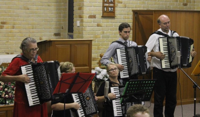 Piano Accordium Band (Medium)